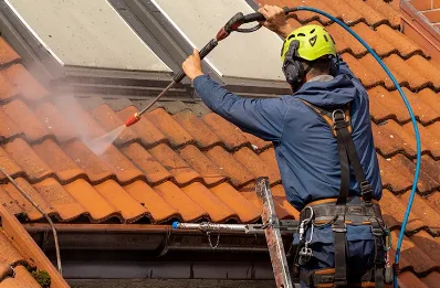 Démoussage et hydrofuge de toiture à Myennes